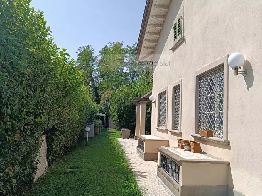 Immagine 11 di Villa in vendita  a Forte Dei Marmi