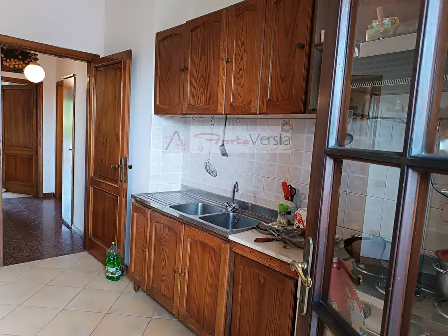 Immagine 6 di Appartamento in vendita  a Pietrasanta