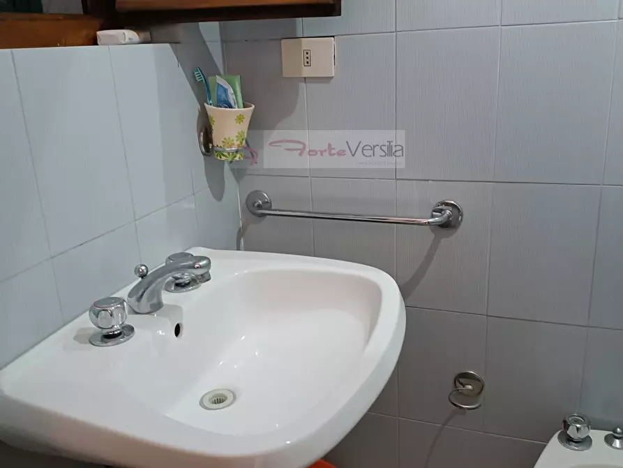 Immagine 12 di Appartamento in vendita  a Pietrasanta