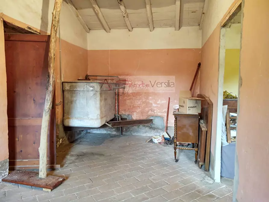 Immagine 11 di Rustico / casale in vendita  a Camaiore