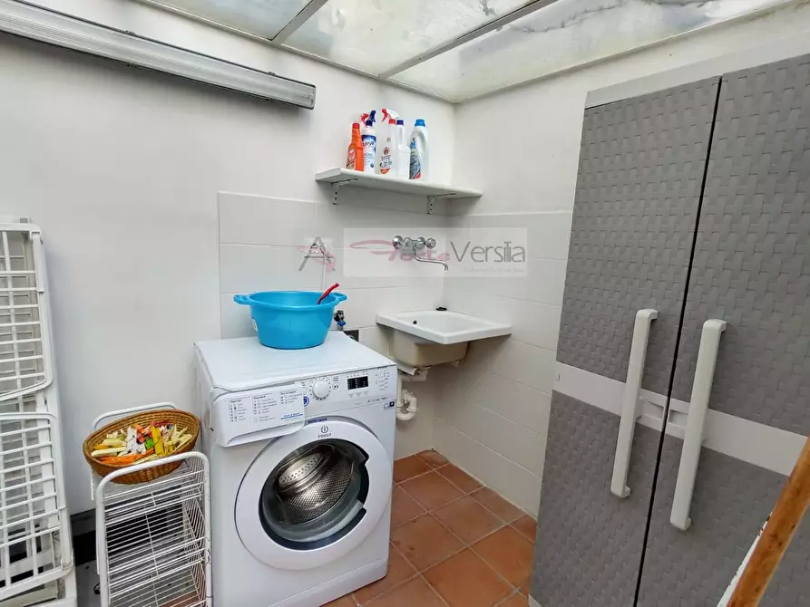 Immagine 14 di Villa in vendita  a Pietrasanta