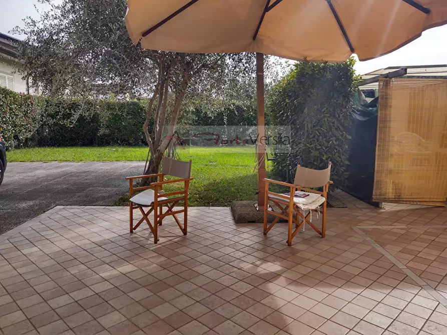 Immagine 37 di Villa in vendita  a Pietrasanta