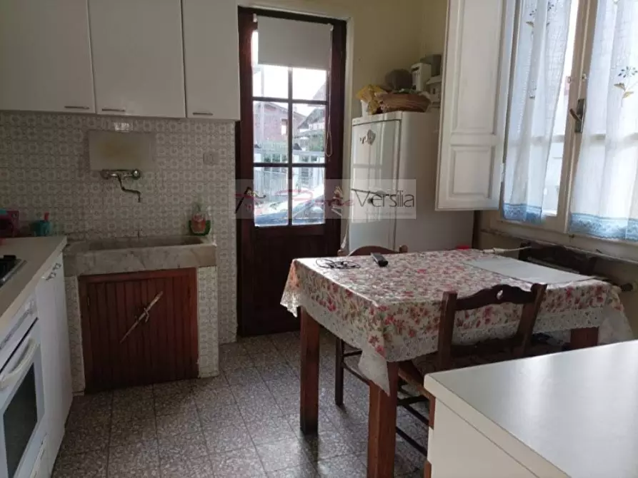 Immagine 2 di Villa in vendita  a Pietrasanta