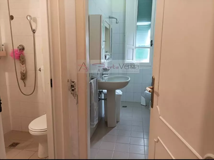 Immagine 13 di Villa in vendita  a Pietrasanta