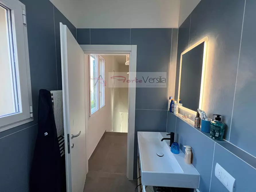 Immagine 24 di Casa semindipendente in vendita  a Pietrasanta