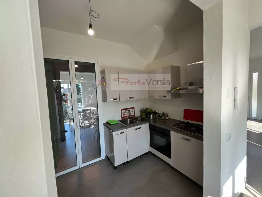 Immagine 2 di Casa semindipendente in vendita  a Pietrasanta