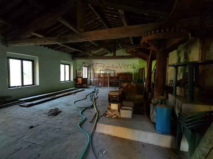 Immagine 7 di Rustico / casale in vendita  a Massarosa