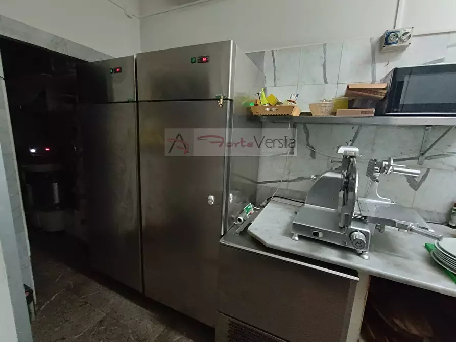 Immagine 13 di Attività commerciale in vendita  a Forte Dei Marmi