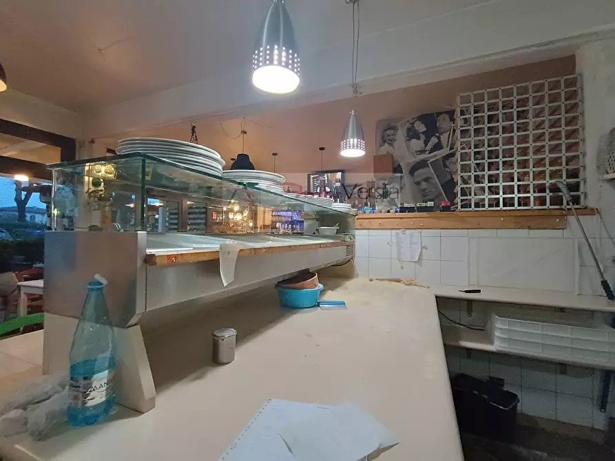 Immagine 10 di Attività commerciale in vendita  a Forte Dei Marmi