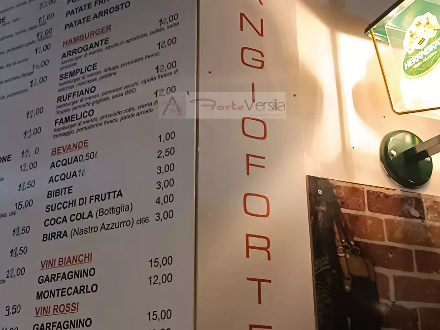 Immagine 2 di Attività commerciale in vendita  a Forte Dei Marmi