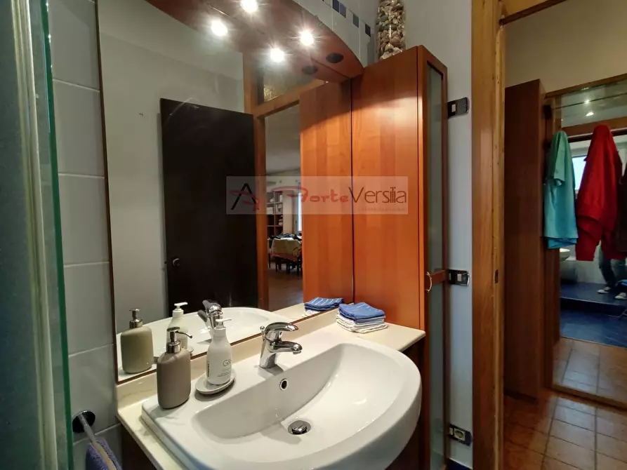 Immagine 10 di Casa indipendente in vendita  a Massarosa