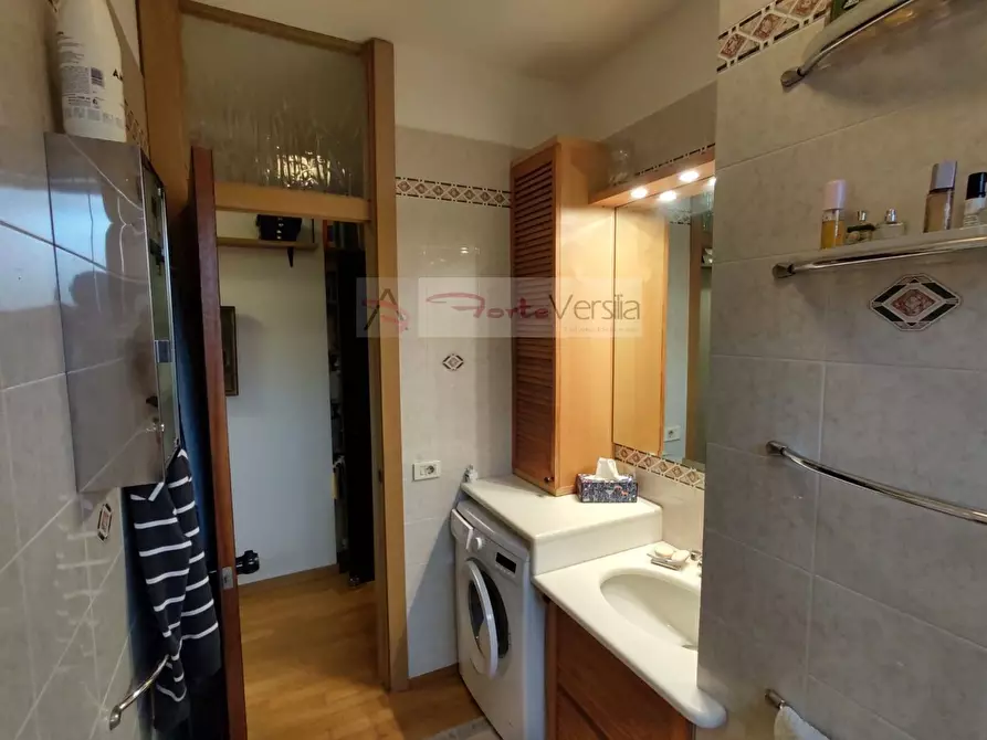 Immagine 13 di Casa indipendente in vendita  a Massarosa