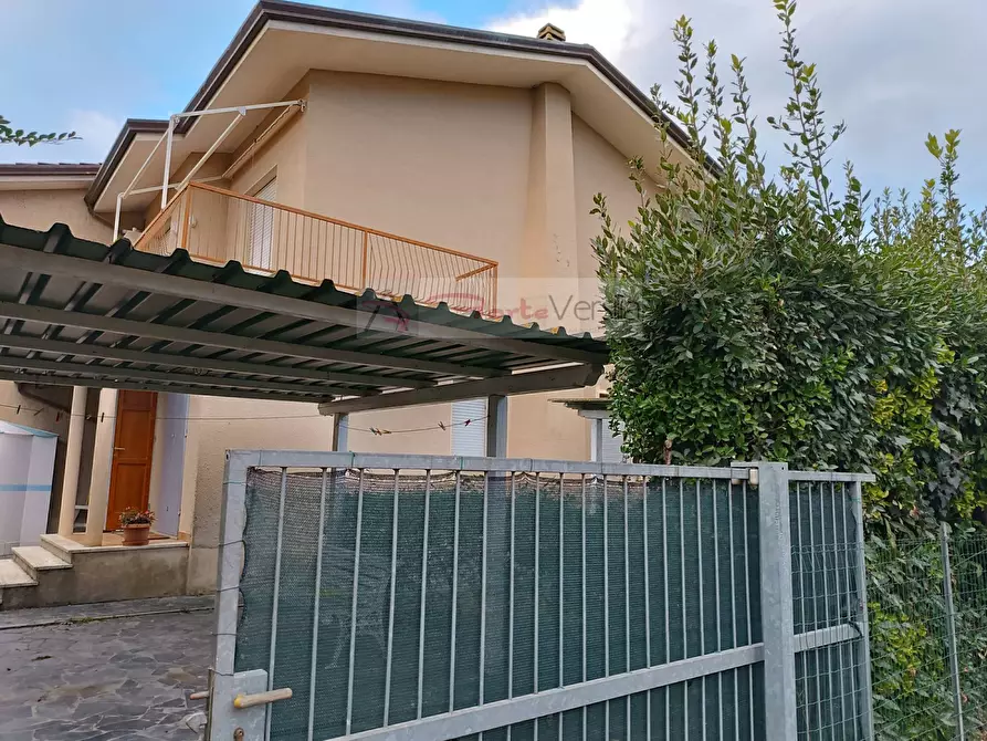 Immagine 26 di Villa in vendita  a Pietrasanta