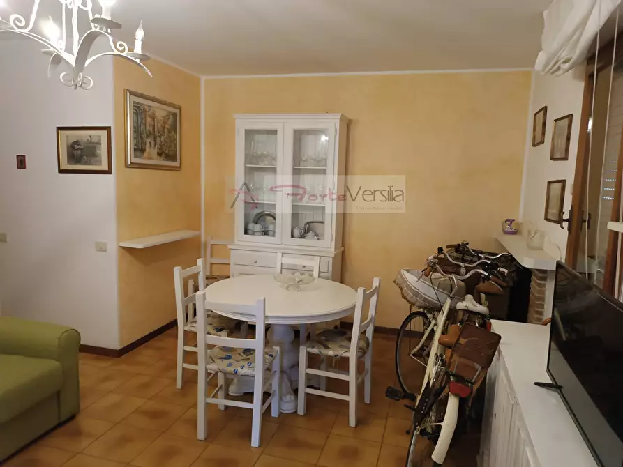 Immagine 2 di Villa in vendita  a Pietrasanta