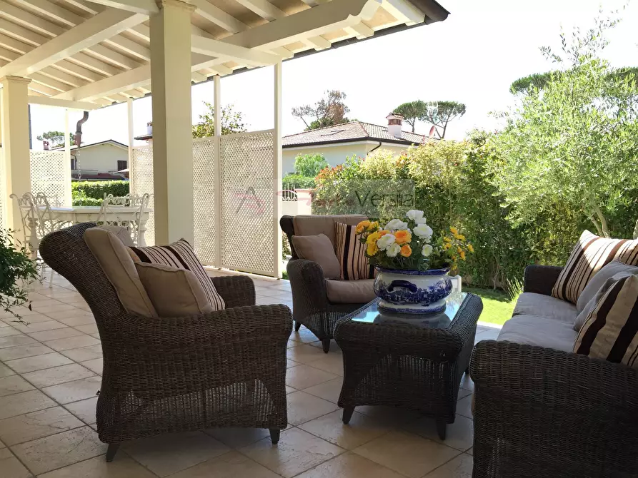 Immagine 3 di Villa in vendita  a Pietrasanta