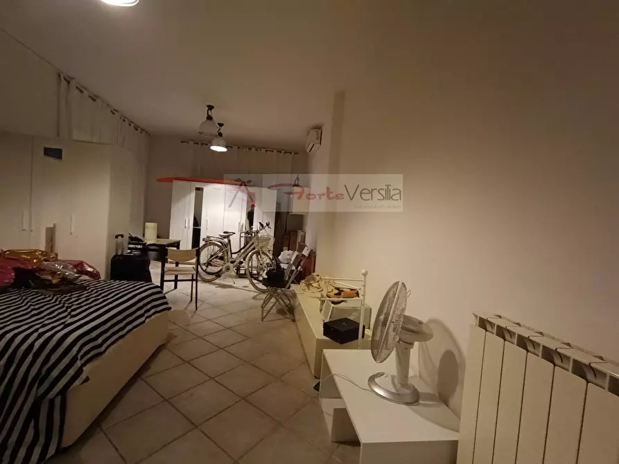 Immagine 4 di Locale commerciale in vendita  a Seravezza