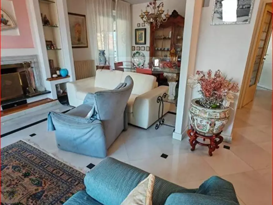 Immagine 3 di Appartamento in vendita  a Carrara