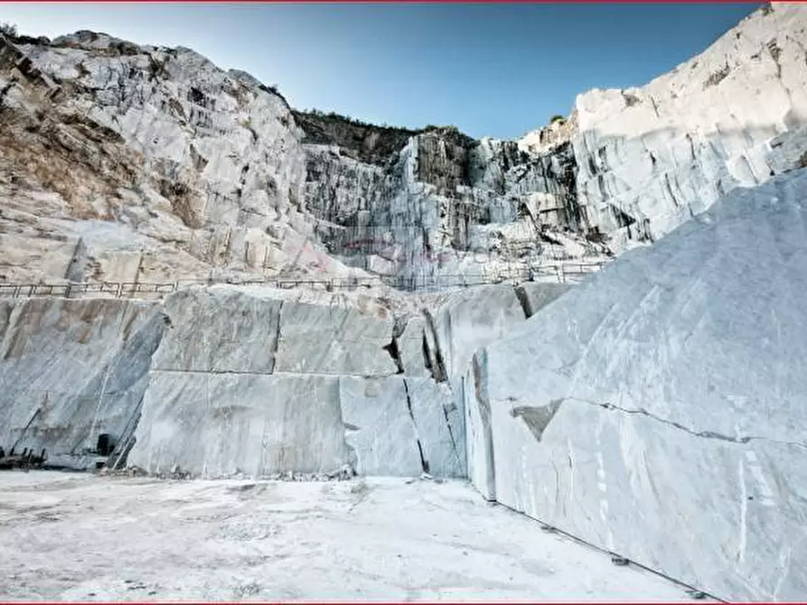 Immagine 16 di Villetta a schiera in vendita  a Carrara