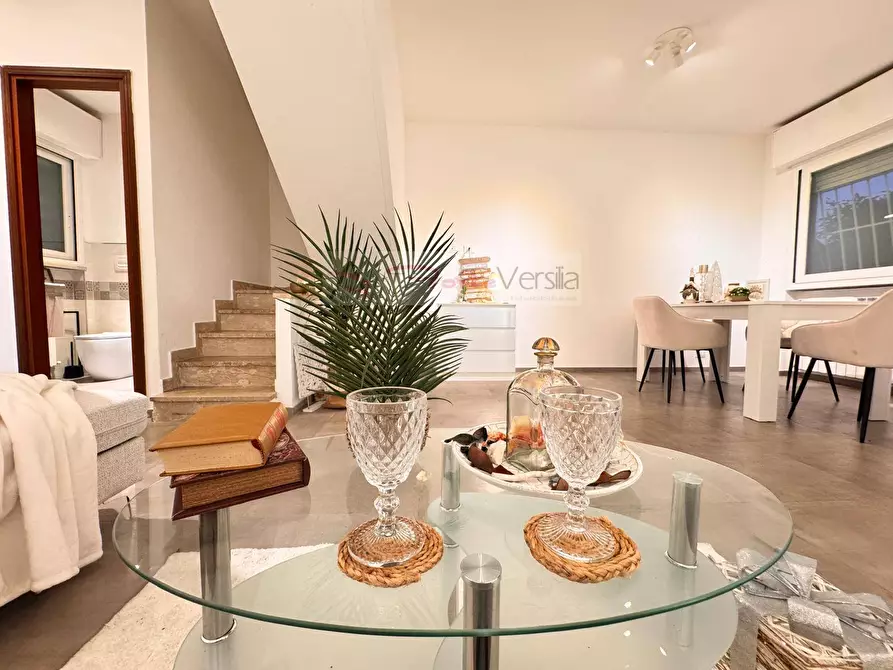 Immagine 1 di Villetta a schiera in vendita  a Montignoso