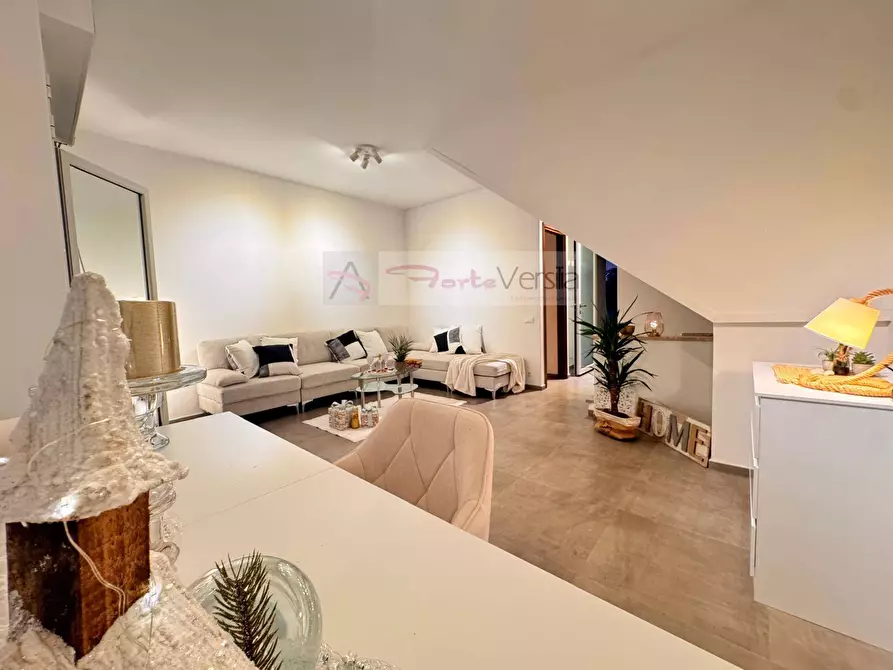 Immagine 2 di Villetta a schiera in vendita  a Montignoso