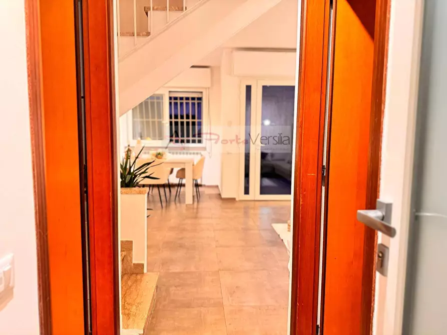 Immagine 10 di Villetta a schiera in vendita  a Montignoso