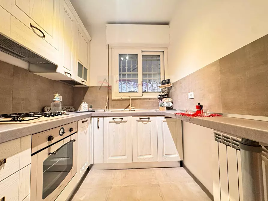 Immagine 12 di Villetta a schiera in vendita  a Montignoso