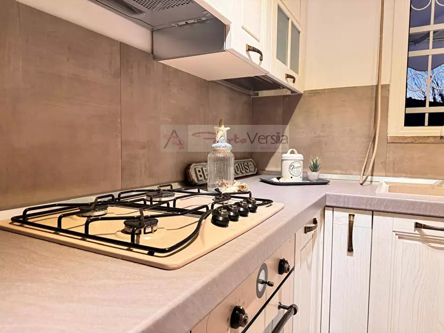 Immagine 15 di Villetta a schiera in vendita  a Montignoso