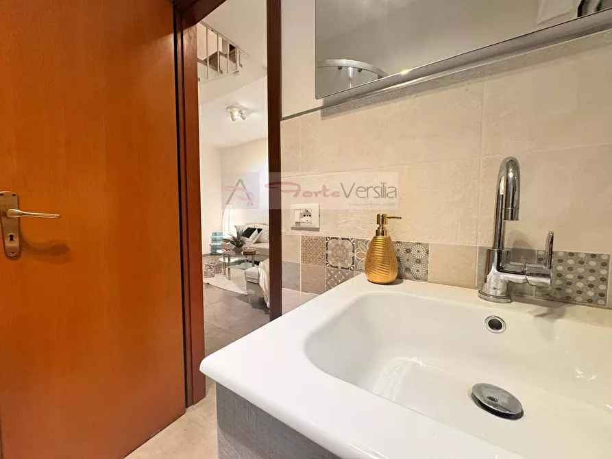 Immagine 20 di Villetta a schiera in vendita  a Montignoso