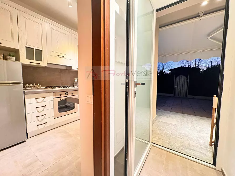 Immagine 21 di Villetta a schiera in vendita  a Montignoso