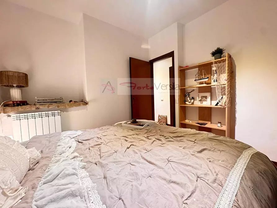 Immagine 25 di Villetta a schiera in vendita  a Montignoso