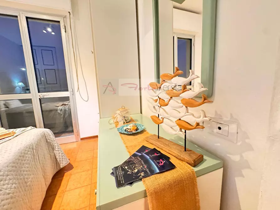 Immagine 29 di Villetta a schiera in vendita  a Montignoso