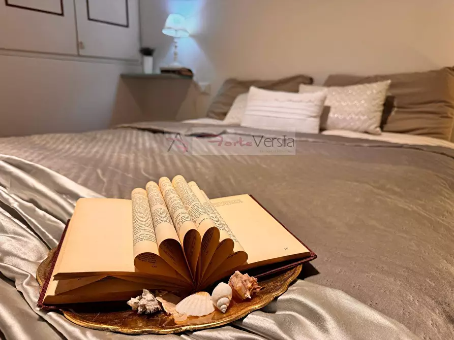 Immagine 30 di Villetta a schiera in vendita  a Montignoso