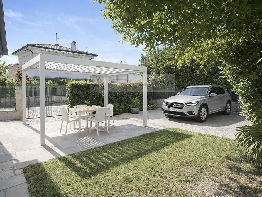 Immagine 2 di Casa semindipendente in vendita  a Forte Dei Marmi