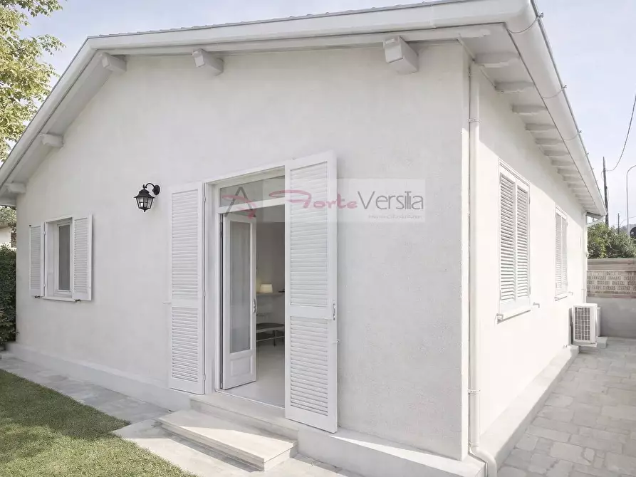 Immagine 7 di Casa semindipendente in vendita  a Forte Dei Marmi