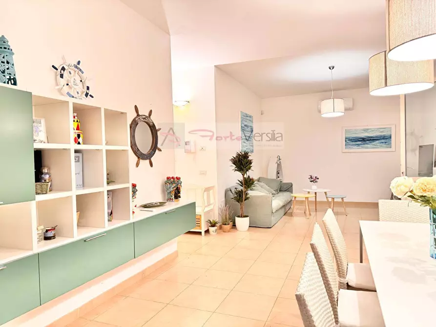 Immagine 2 di Villa in vendita  a Forte Dei Marmi