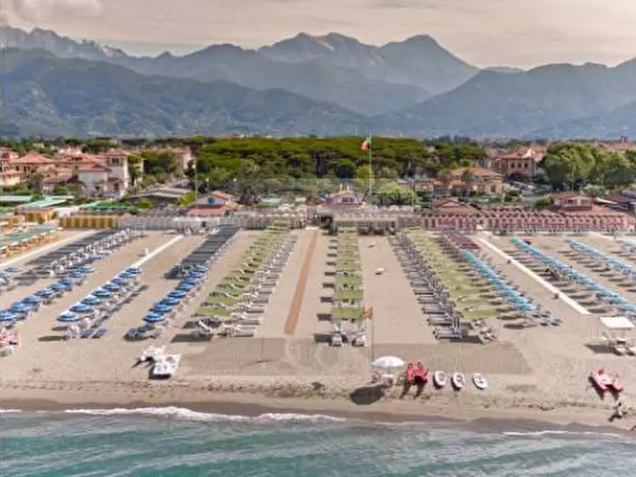 Immagine 29 di Villetta a schiera in vendita  a Forte Dei Marmi