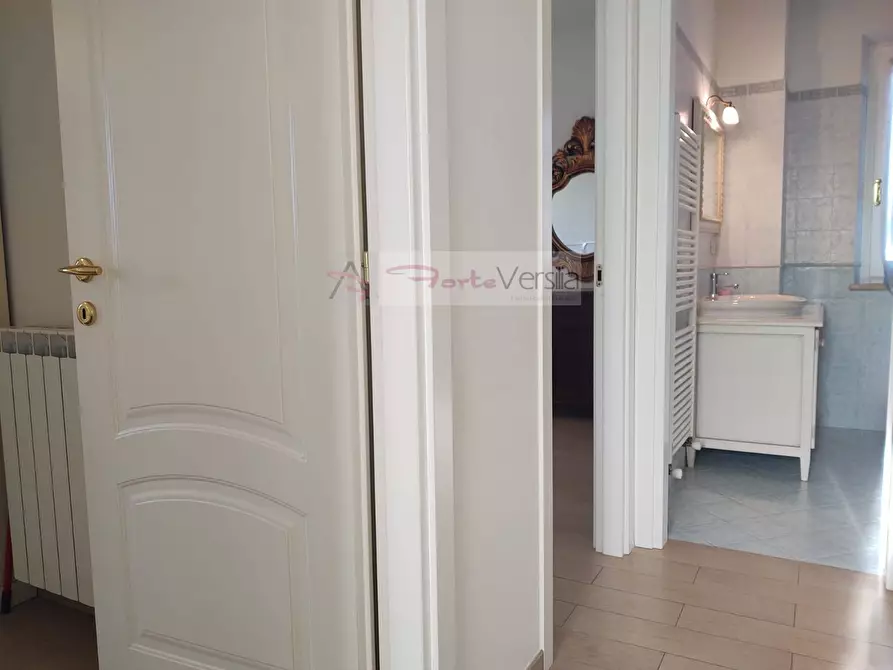 Immagine 22 di Villa in vendita  a Pietrasanta