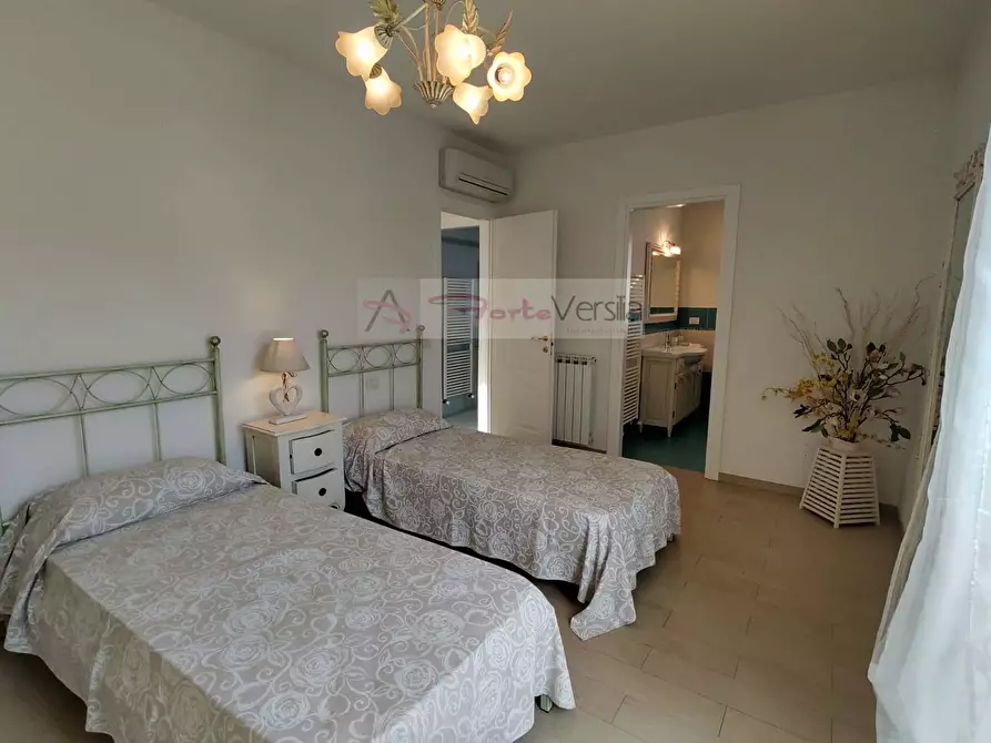 Immagine 37 di Villa in vendita  a Pietrasanta