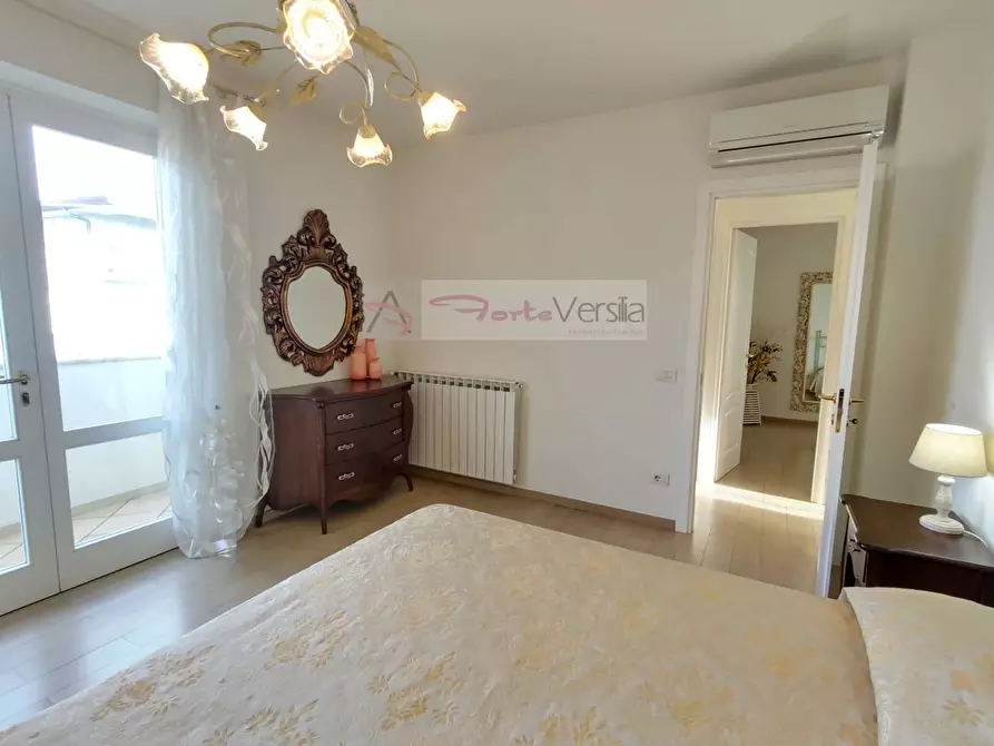 Immagine 33 di Villa in vendita  a Pietrasanta