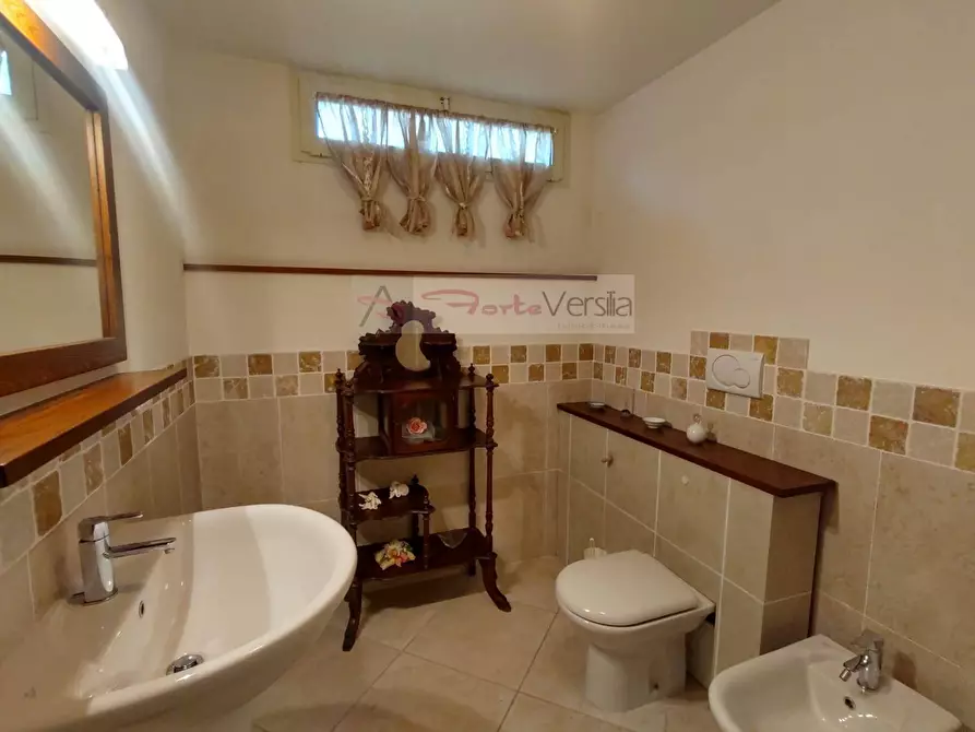 Immagine 56 di Villa in vendita  a Pietrasanta