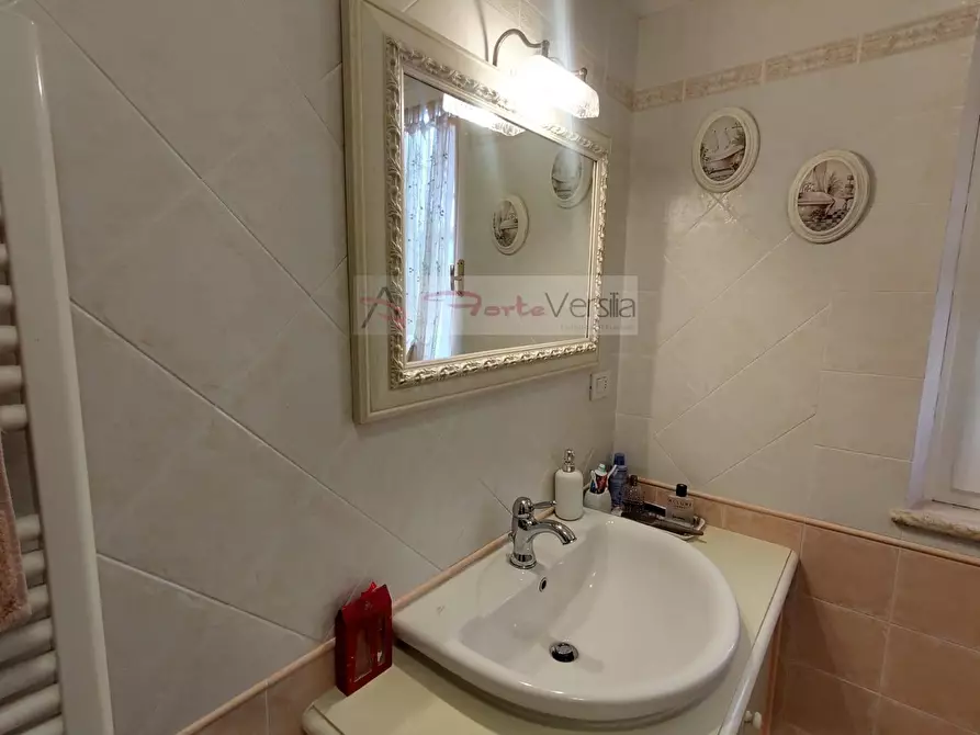 Immagine 18 di Villa in vendita  a Pietrasanta