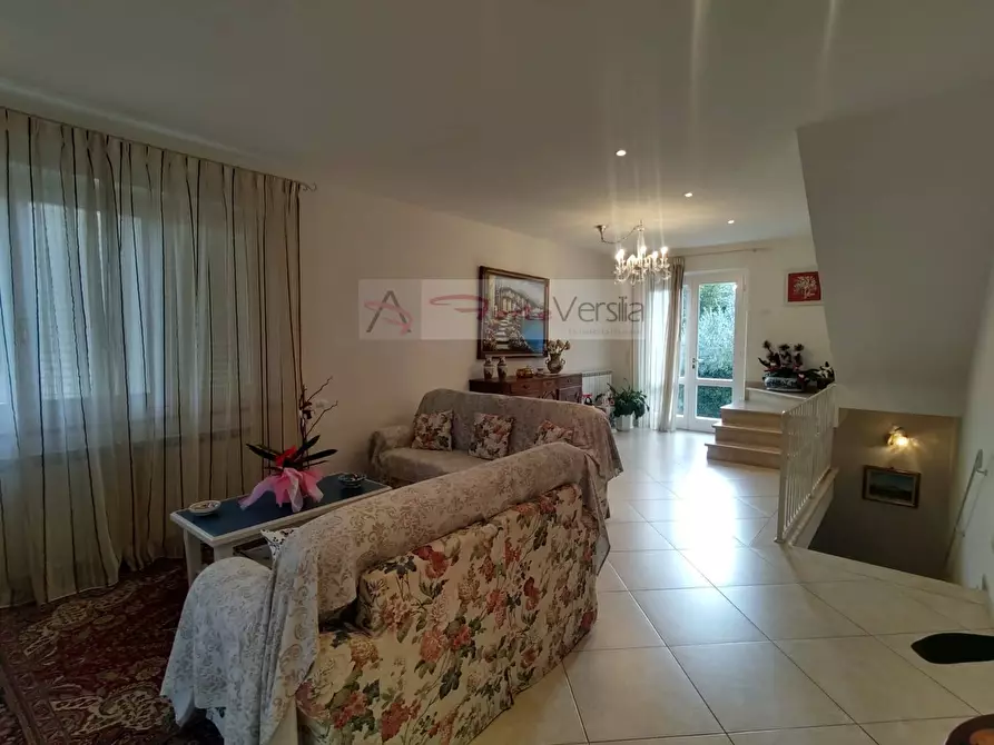 Immagine 8 di Villa in vendita  a Pietrasanta