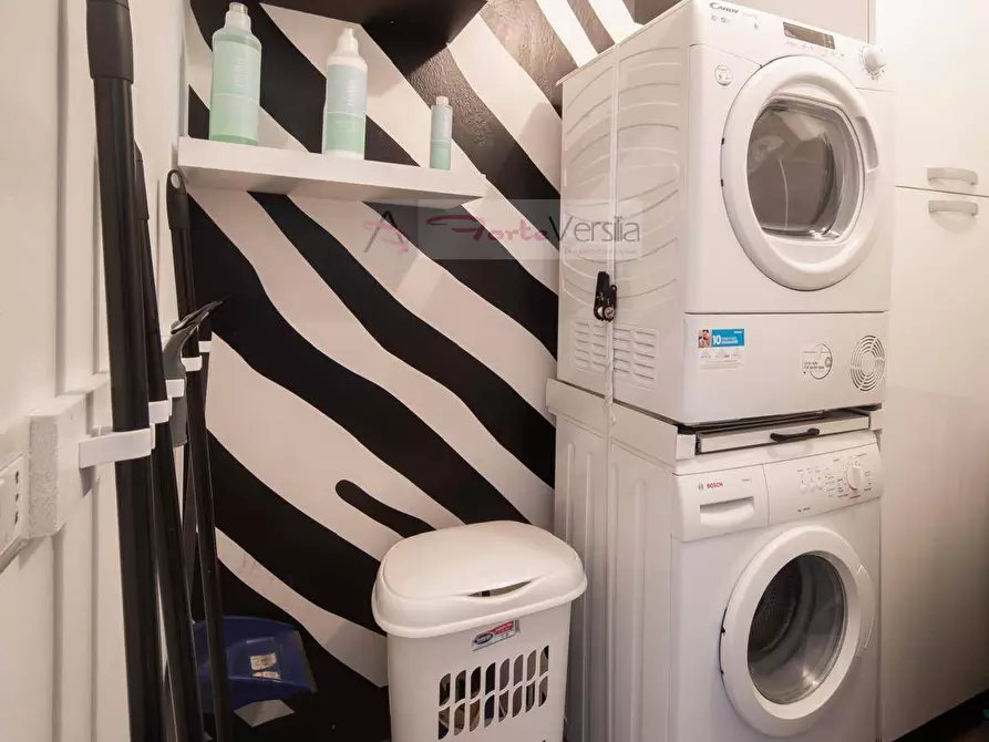 Immagine 21 di Appartamento in vendita  a Viareggio