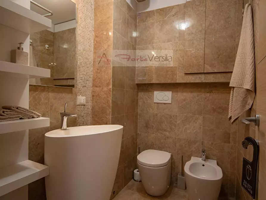 Immagine 28 di Appartamento in vendita  a Viareggio