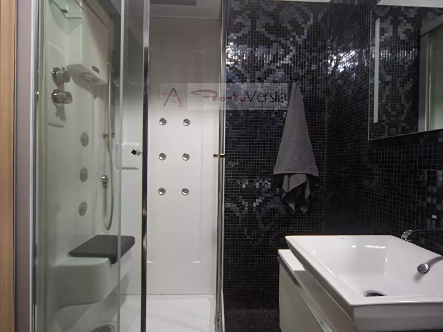 Immagine 49 di Appartamento in vendita  a Viareggio