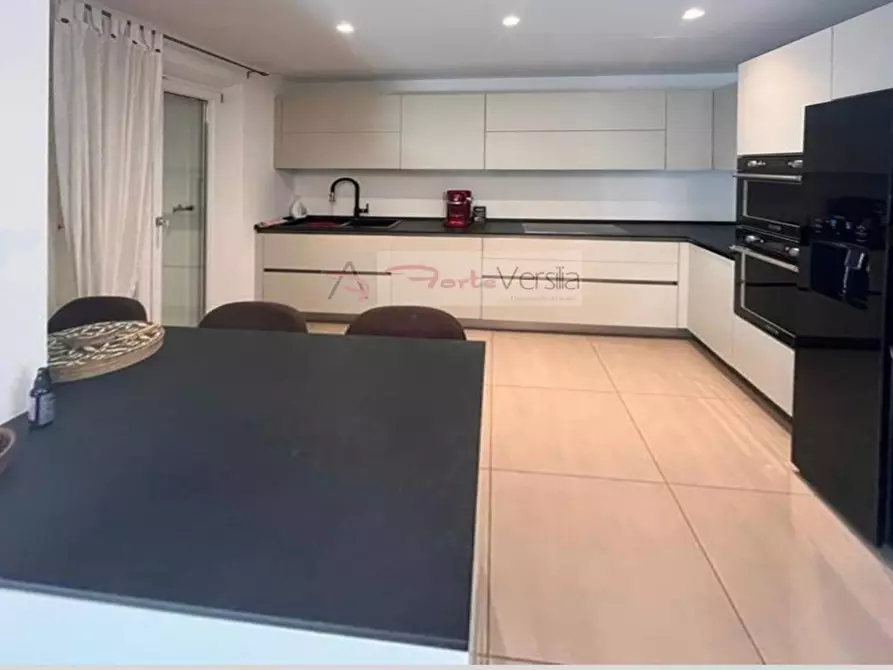 Immagine 7 di Villa in vendita  a Montignoso