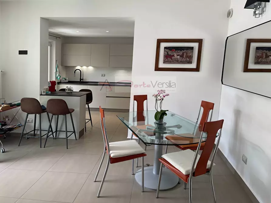 Immagine 2 di Villa in vendita  a Montignoso