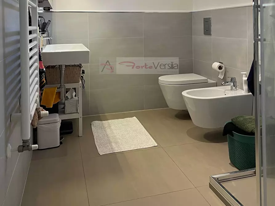 Immagine 8 di Villa in vendita  a Montignoso