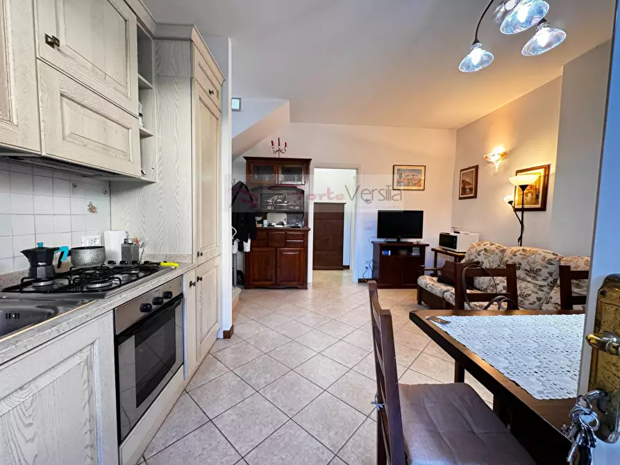 Immagine 2 di Villa in vendita  a Forte Dei Marmi