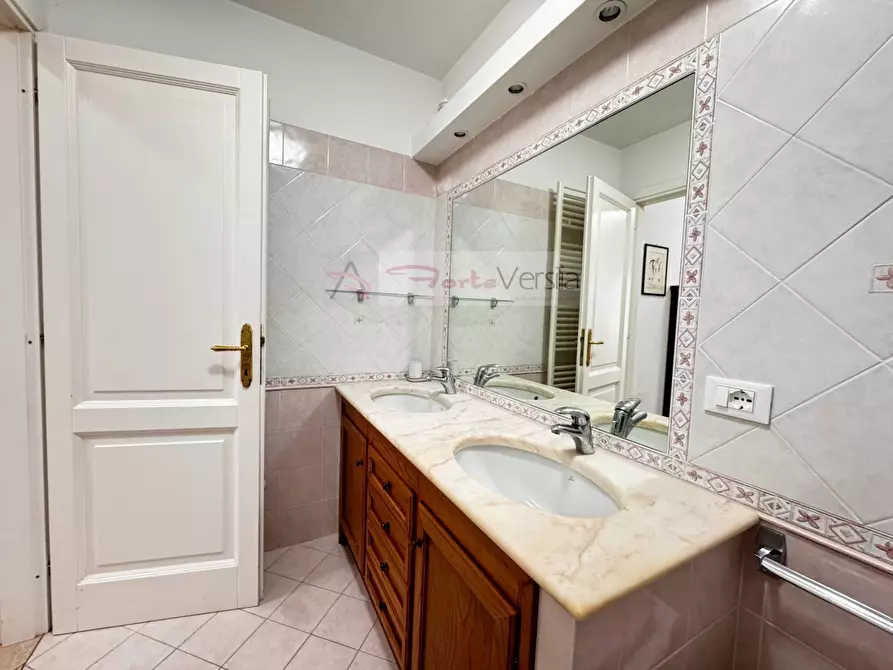 Immagine 43 di Villa in vendita  a Forte Dei Marmi